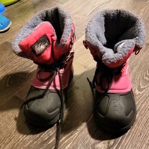 Snow boots